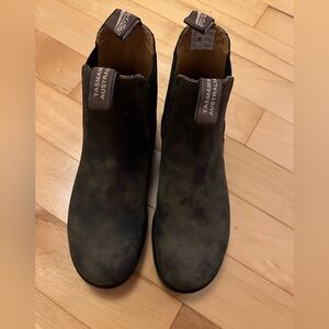 NWT Blundstone Boots
